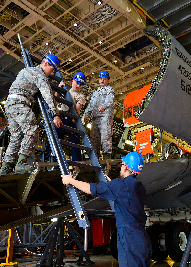 Illustration for article titled This Massive Hangar Bay Is Where The USAF Gives Its Biggest Jet A Tune-Up